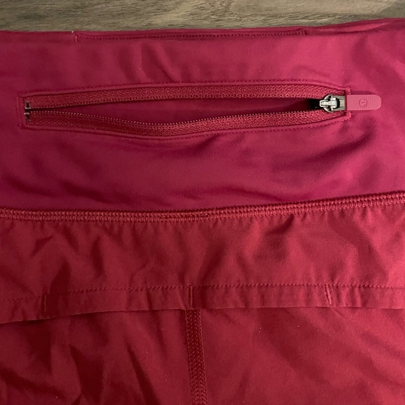 Lululemon Speed up Short 2.5” (Size 4) Dark Red - Picture 3 of 6